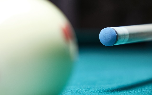 billiard-table-antique-640x480-12052661.jpeg