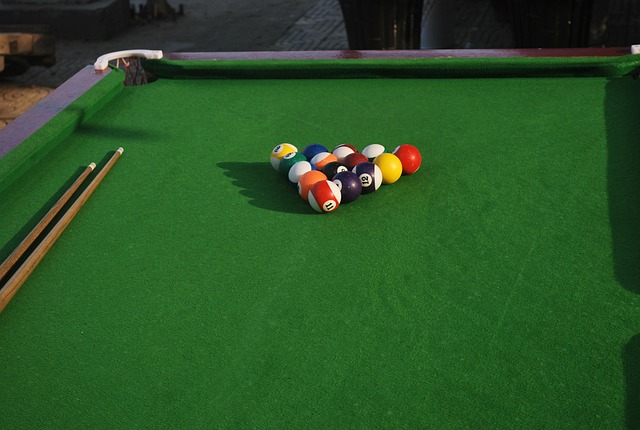 billiard-table-antique-640x480-9359900.jpeg