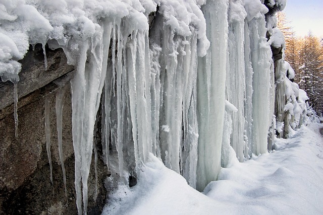 Prevent Frozen Pipes: Understanding Freezing Temperatures & Effective Strategies